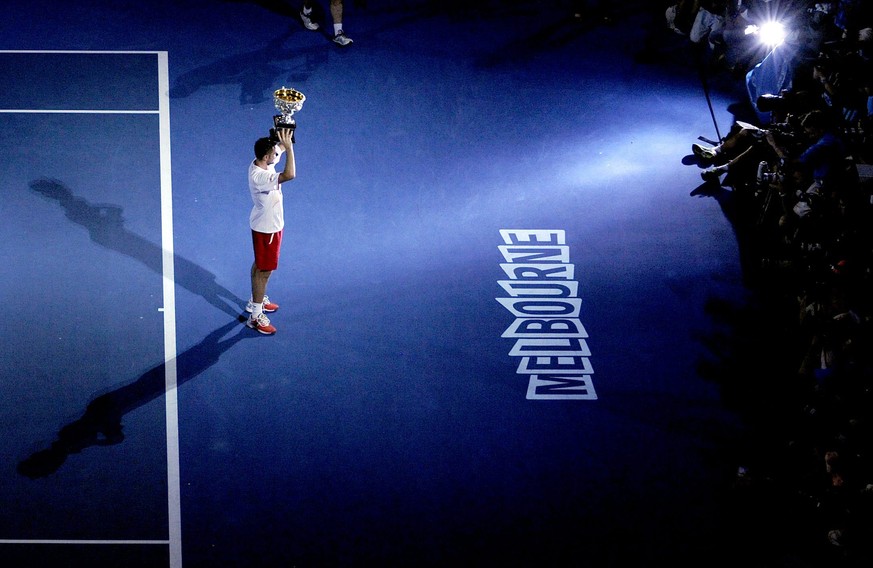 epa04042651 Stanislas Wawrinka of Switzerland poses with his trophy after the men&#039;s final match at the Australian Open Grand Slam tennis tournament in Melbourne, Australia, 26 January 2014. Wawri ...