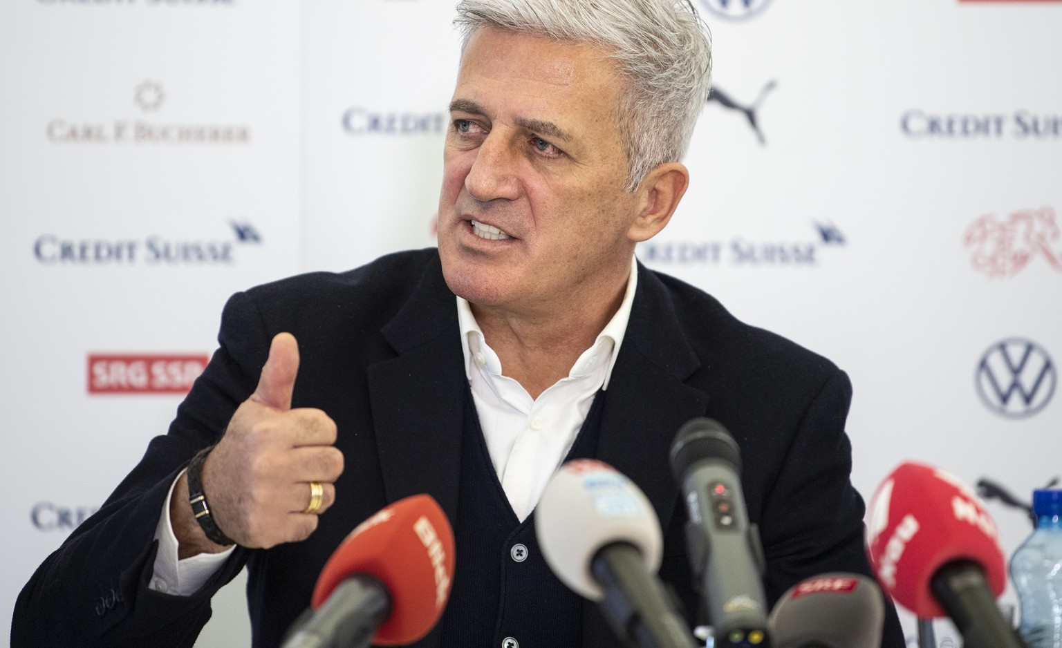 Vladimir Petkovic, Trainer der Schweizer Fussball Nationalmannschaft, spricht an einer Medienkonferenz, am Montag, 9. Dezember 2019, in Muri bei Bern. (KEYSTONE/Peter Schneider)