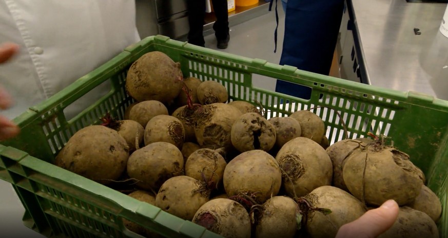 Zu hässlich für den Grosshandel: Diese Randen würden im Abfall landen, würden sie von Foodsavern nicht gerettet.