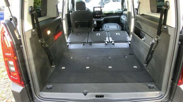 Space for seven people or up to 4000 liters of luggage.