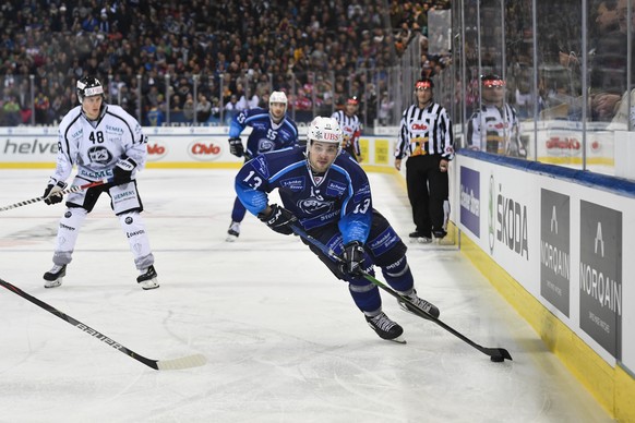 Ambri&#039;s Marco Mueller, right, versus Turku`s Lauri Pajuniemi, left, during the game between HC Ambri-Piotta and TPS Turku, at the 93th Spengler Cup ice hockey tournament in Davos, Switzerland, Sa ...