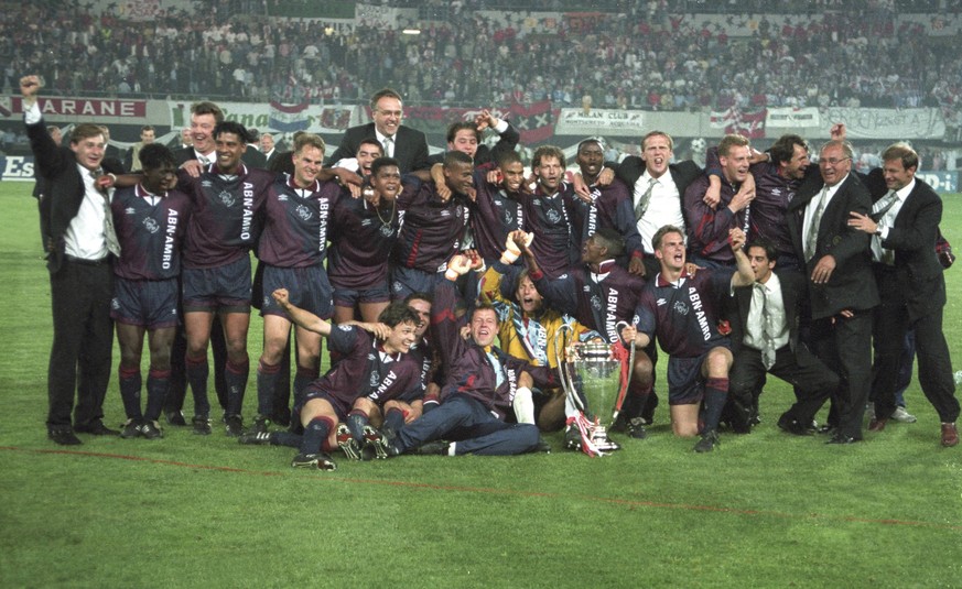 Ajax Amsterdam mit dem Champions League Pokal 24.5.1995 in Wien. HM

Ajax Amsterdam with the Champions League Cup 24 5 1995 in Vienna HM