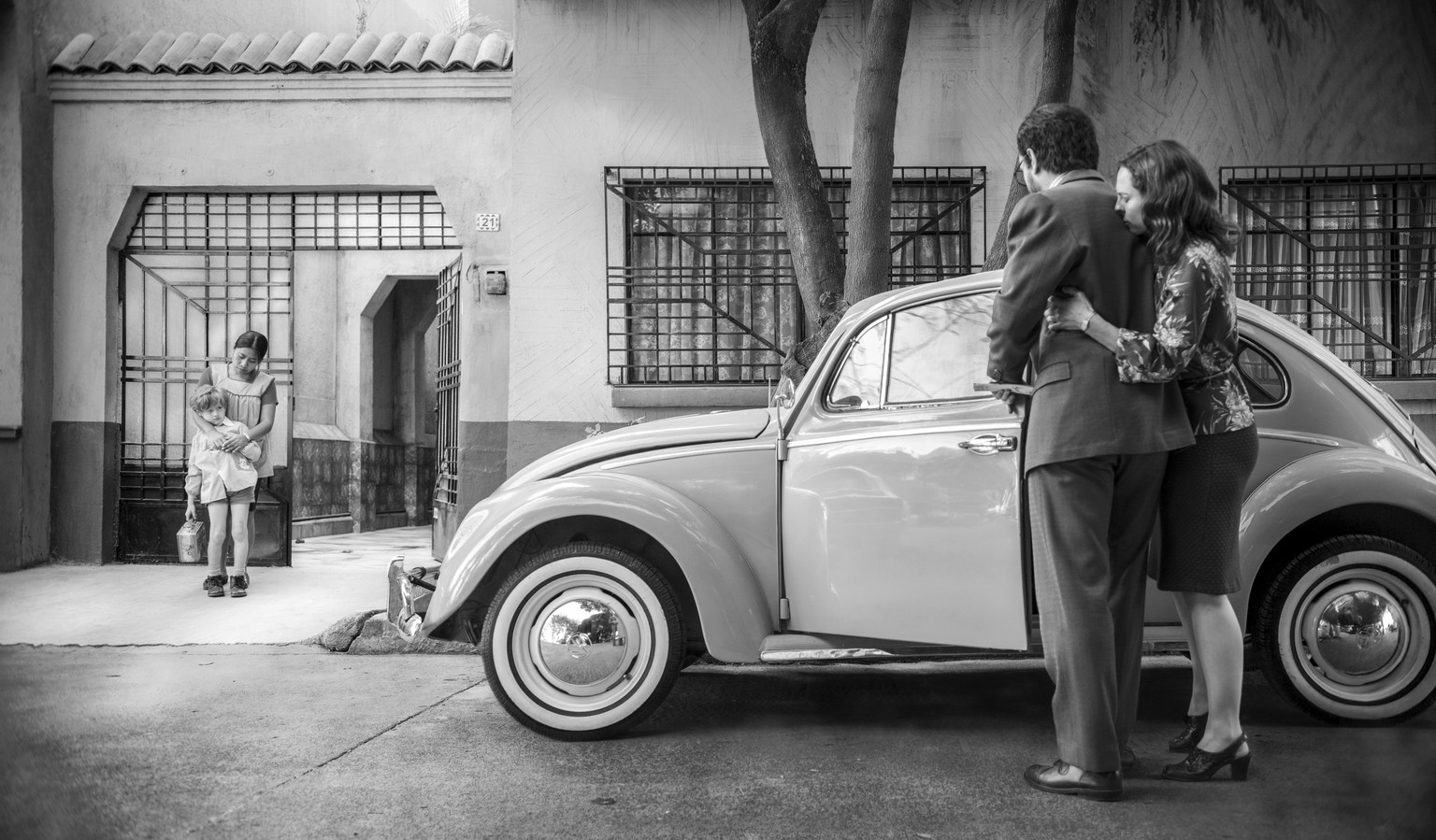 This image released by Netflix shows a scene from the film &quot;Roma,&quot; by filmmaker Alfonso Cuaron. (Carlos Somonte/Netflix via AP)