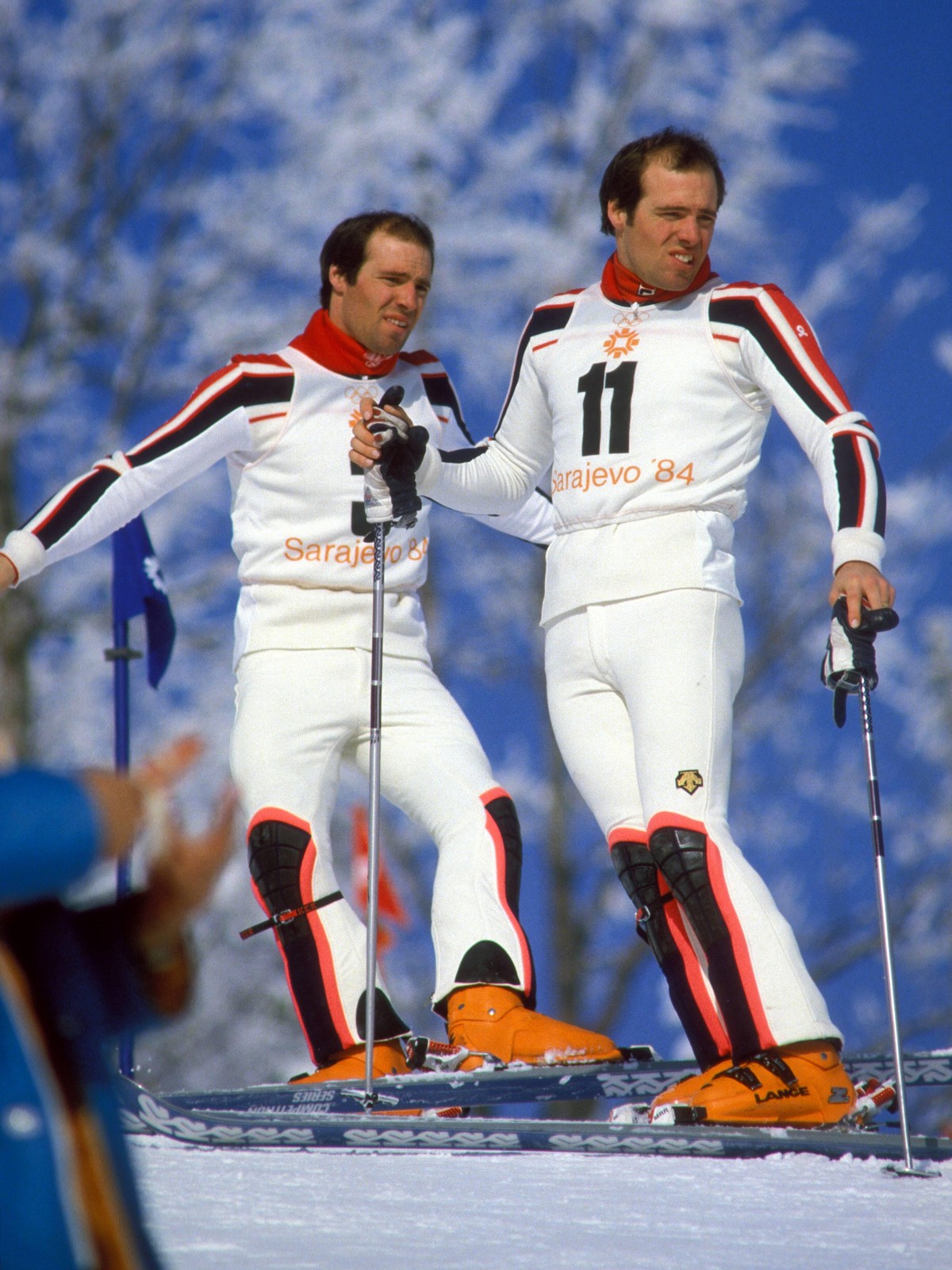 Bildnummer: 01899690 Datum: 19.02.1984 Copyright: imago/Sven Simon
Die Zwillinge Phillip (re.) und Steven Mahre (beide USA) skeptisch während der Streckenbesichtigung; Steve, Philip, Phil, Philipp, Ph ...