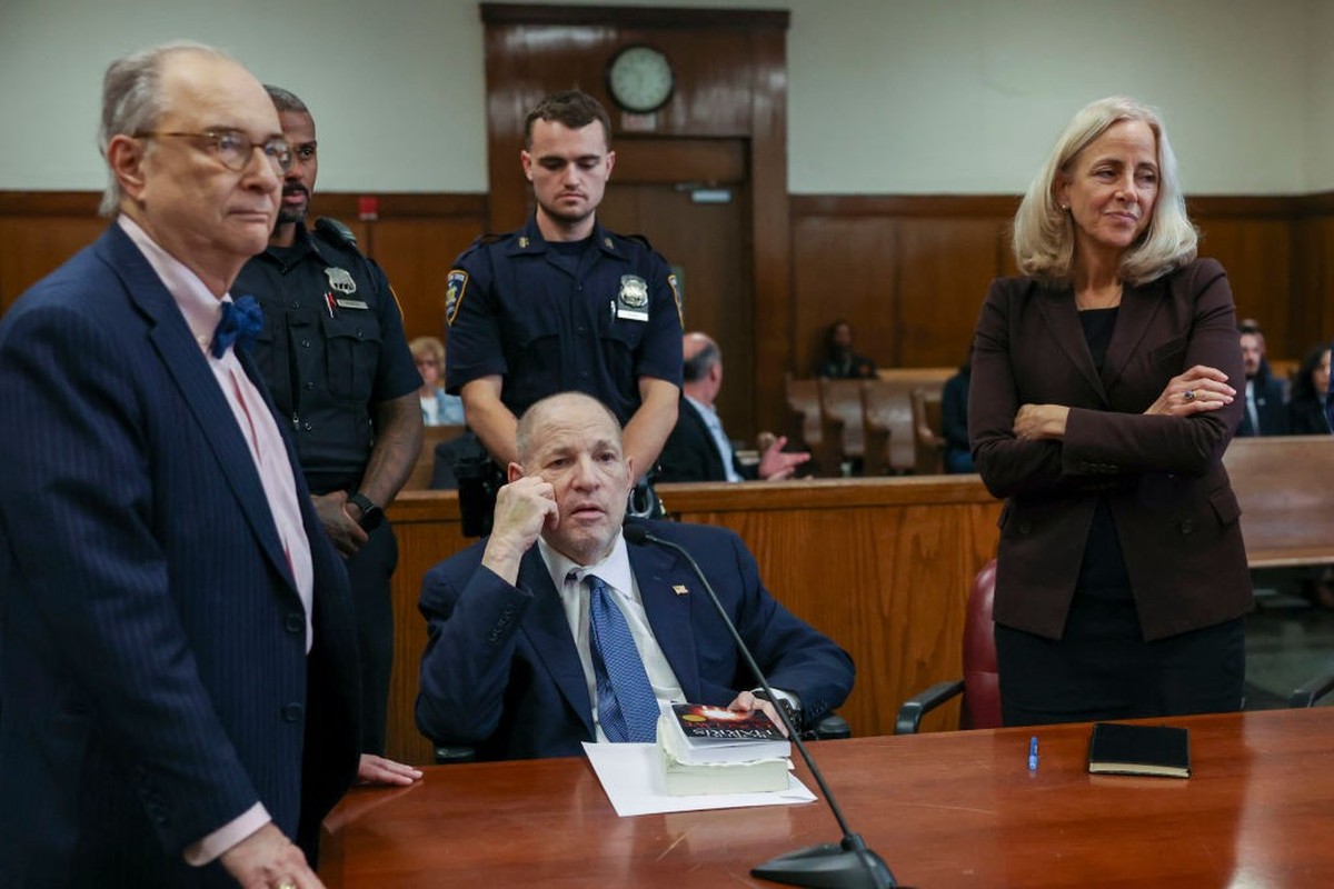 NEW YORK, NEW YORK - OCTOBER 23: Former film producer Harvey Weinstein appears in court in New York on October 23, 2024 in New York City. Weinstein attended the pretrial hearing ahead of his retrial o ...