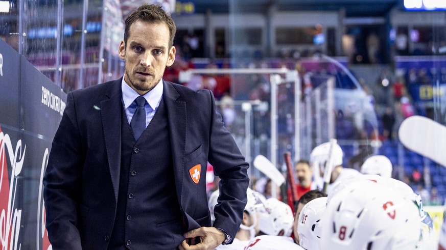 ARCHIVBILD --- ZUR ABSAGE DER EISHOCKEY-WM IN DER SCHWEIZ AUFGRUND DES CORONAVIRUS STELLEN WIR IHNEN FOLGENDES BILDMATERIAL ZUR VERFUEGUNG --- Switzerland`s coach Patrick Fischer during the quarter fi ...