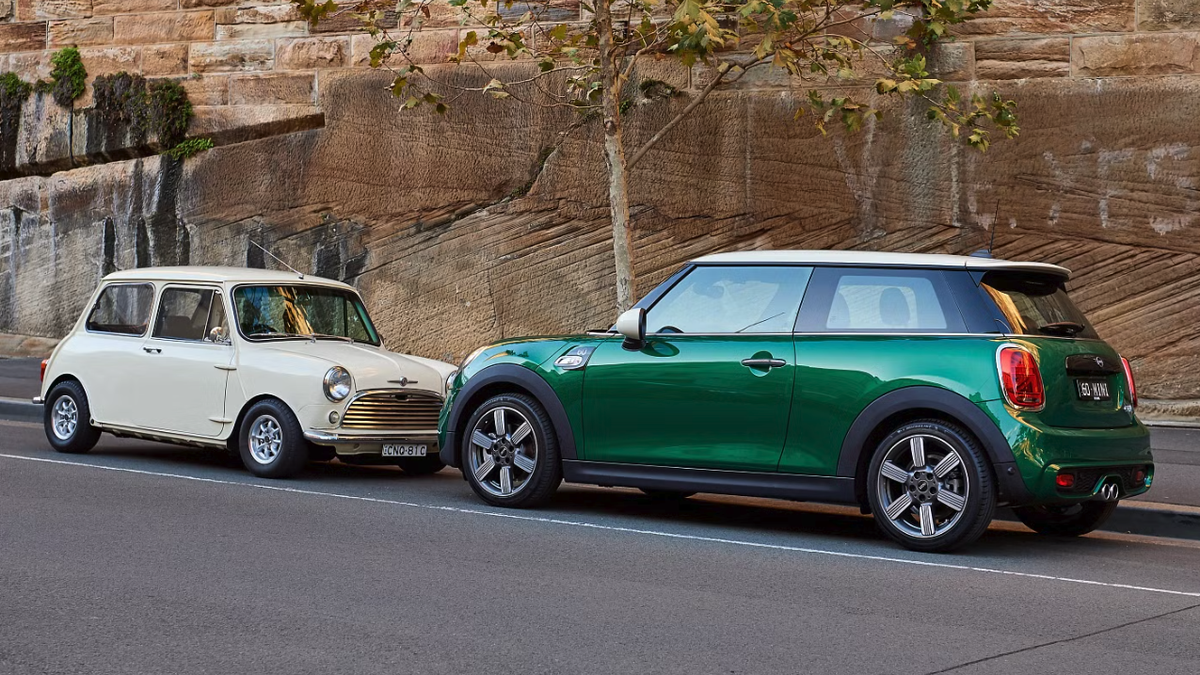 Mini – alt vs neu. 
https://www.drive.com.au/caradvice/old-v-new-1969-morris-mini-k-v-2019-mini-cooper-s-60-years-edition/