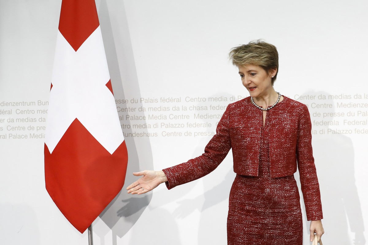 Bundesraetin Simonetta Sommaruga kurz vor Beginn einer Medienkonferenz ueber die erleichterte Einbuergerung von Personen der dritten Auslaendergeneration, am Dienstag, 20. Dezember 2016 in Bern. (KEYS ...