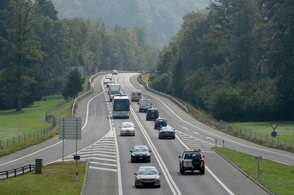 Autobahnzufahrt auf der A8 zwischen Alpnach und Sarnen im Kanton Obwalden am Mittwoch.