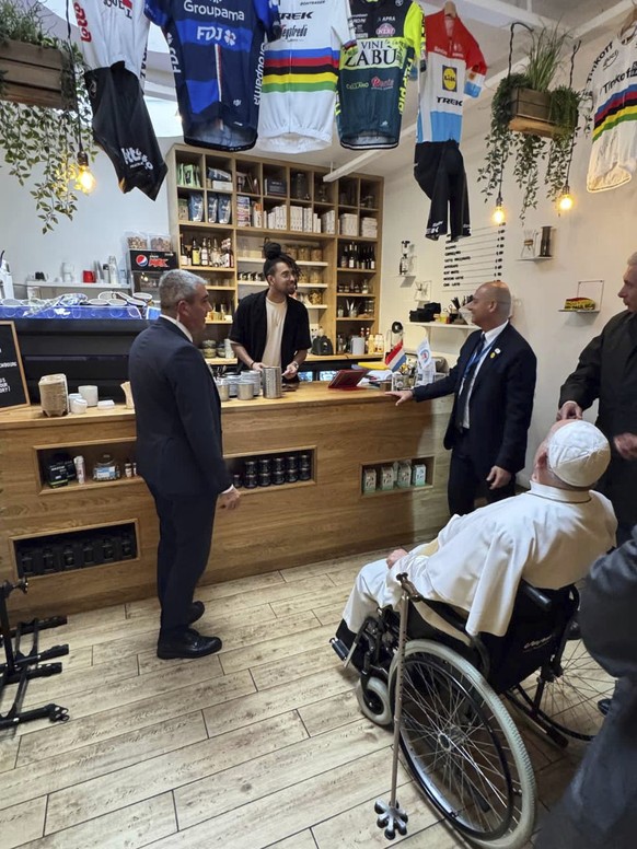Pope Francis arrives after lunch to a bar near the archbishop&#039;s residence in Luxembourg for a coffee on the first day of his four-day visit to Luxembourg and Belgium, Thursday, Sept. 26, 2024. (S ...