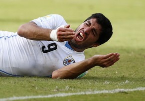 Luis Suarez bestreitet Chiellini absichtlich gebissen zu haben.