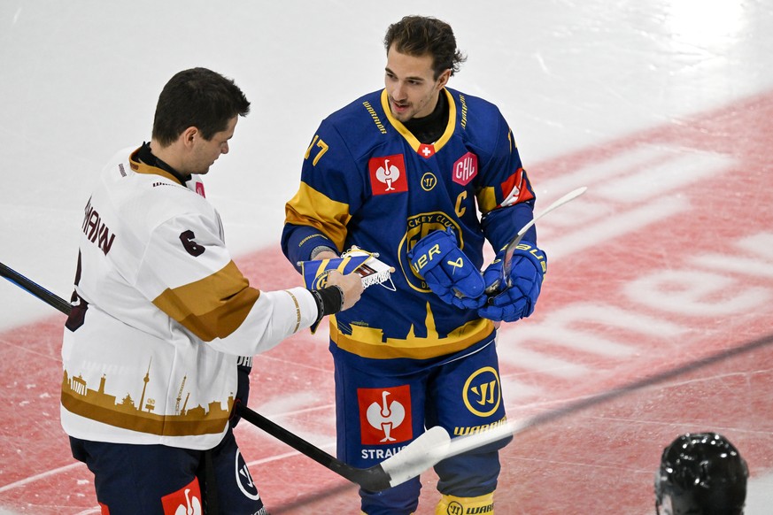 The two captains German's Kai Wissmann (EBB) left and Switzerland's Ken Jaeger (HCD) during the handshake before the game, during a Champions Hockey League game between HC Davos, HCD (SUI) a ...