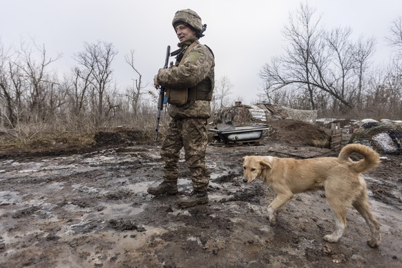 Ein ukrainischer Soldat in der Region Donetsk: Hier kommt es seit 2014 immer wieder zu Feuergefechten
