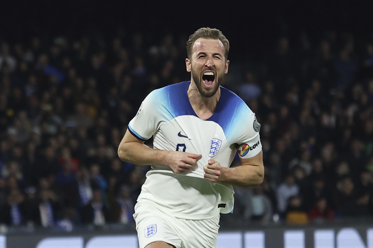 England's Harry Kane celebrates after scoring to 0-2 during the Euro 2024 group C qualifying soccer match between Italy and England at the Diego Armando Maradona stadium in Naples, Italy, Thursda ...