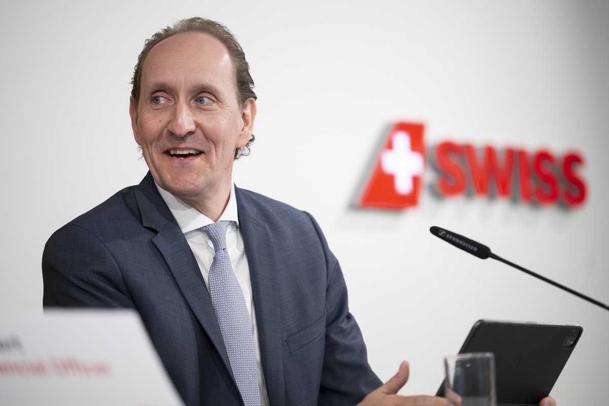 Dieter Vranckx, CEO Swiss, informiert an der Jahresmedienkonferenz der Fluggesellschaft Swiss International Air Lines, aufgenommen am Donnerstag, 7. Maerz 2024 in Kloten Zuerich. (KEYSTONE/Ennio Leanz ...