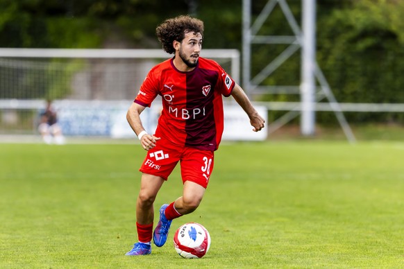 Ronaldo Dantas Fernandes (FCV) controls the ball, during the Challenge League soccer match of Swiss Championship between Etoile Carouge, EC, and Vaduz, FCV, at the Centre Sportif De Colovray in Nyon,  ...