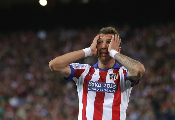 Atletico's Mario Mandzukic reacts during the Champions League quarterfinal first leg soccer match between Atletico Madrid and Real Madrid at the Vicente Calderon stadium in Madrid, Spain, Tuesday, April 14, 2015. (AP Photo/Andres Kudacki)