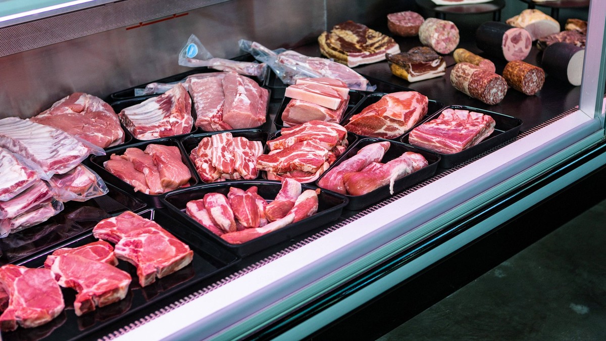 -Betrug-an-den-Kunden-Grossh-ndler-etikettiert-abgelaufenes-Fleisch-um