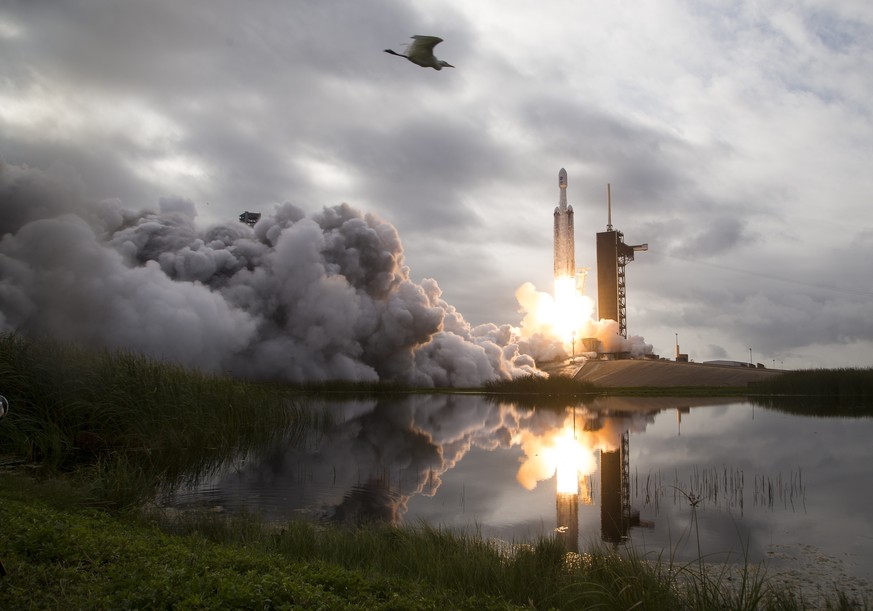 epa10917923 A handout photo made available by NASA shows a SpaceX Falcon Heavy rocket with the Psyche spacecraft onboard being launched from Launch Complex 39A, at NASA&#039;s Kennedy Space Center in  ...