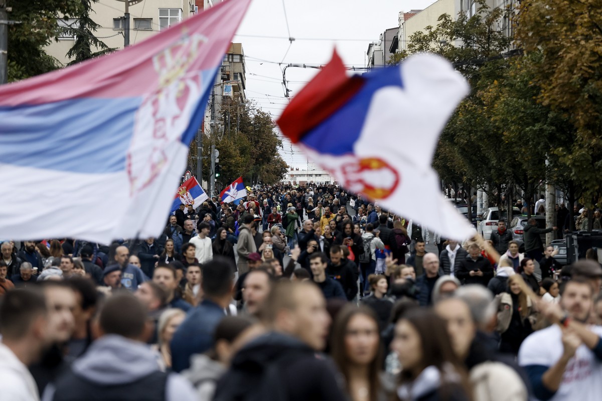 epa13323292 Supporters wave flags during the final election campaign rally of the 'Student List' civic movement in Belgrade, Serbia, 22 October 2026. Serbian voters head to the polls on 25 O ...