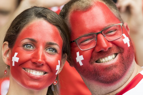 Swiss fans react before the UEFA EURO 2016 group A preliminary round soccer match between Romania and Switzerland, at the Parc des Princes stadium, in Paris, France, Wednesday, June 15, 2016. (KEYSTON ...