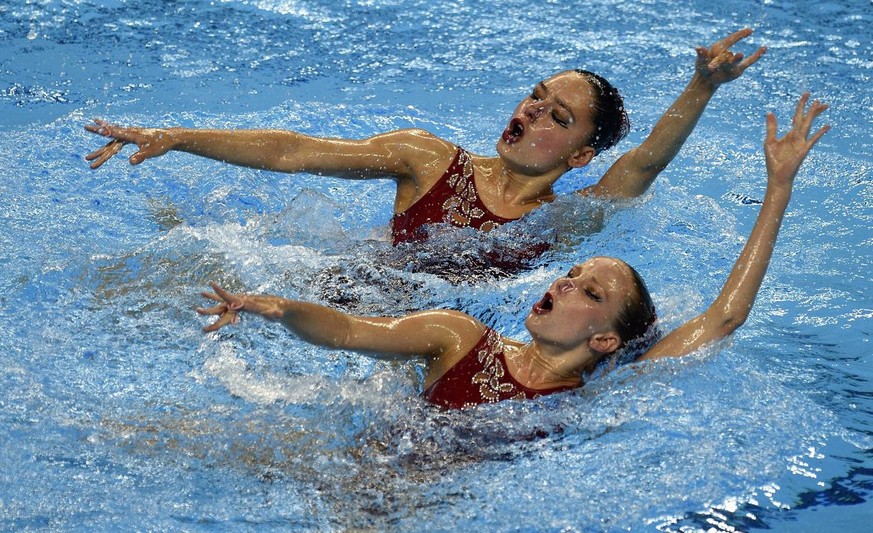 epa04800135 Maxence Bellina and Maria Piffaretti of Switzerland perform during the Synchronised Swimming Team Finals Free Routine at the Baku 2015 European Games in Baku, Azerbaijan, 15 June 2015. EPA ...