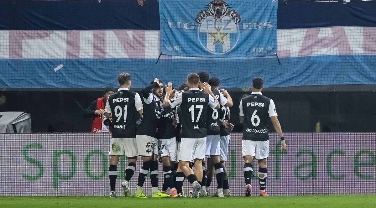 FC Lugano players celebrate 1-0 goal, during the Super League soccer match FC Lugano against FC Zuerich, at the Cornaredo Stadium in Lugano, Saturday, October 18, 2025. (KEYSTONE/Ti-Press/Pablo Gianin ...