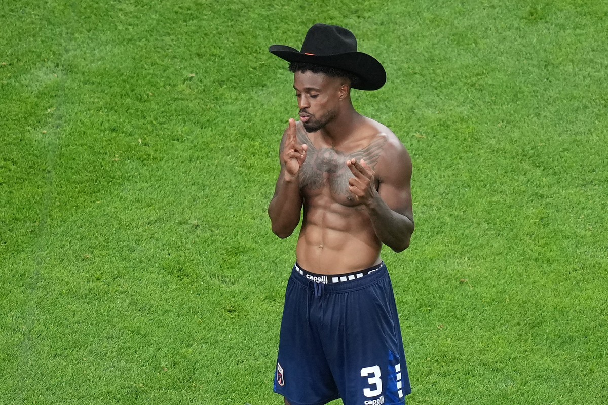 Cape Verde's Diney Borges (3) celebrates advancing during the World Cup Group H soccer match between Cape Verde and Saudi Arabia in Houston, Friday, June 26, 2026. (AP Photo/Eric Gay)
Diney Borge ...