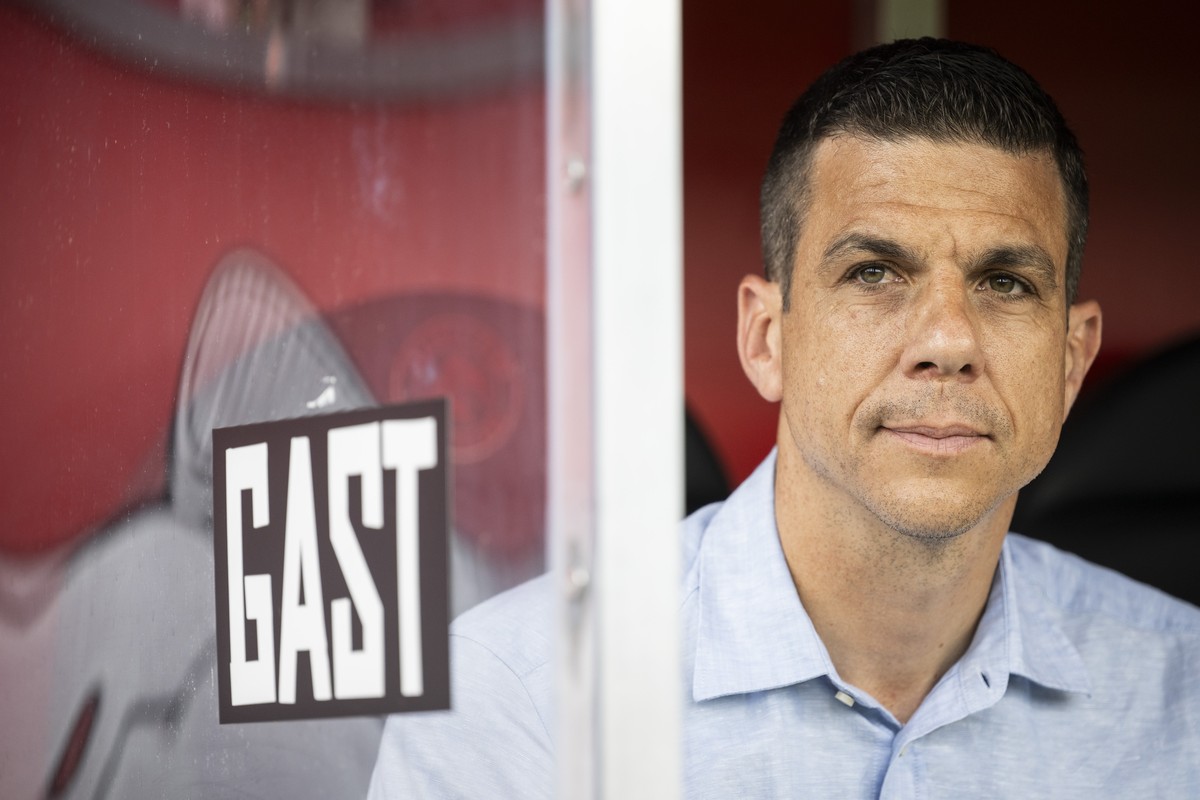 GCs Trainer Bruno Berner im Fussball Meisterschaftsspiel der Super League zwischen dem FC Winterthur und dem Grasshopper Club Zuerich im Stadion Schuetzenwiese, am Samstag, 12. August 2023 in Winterth ...