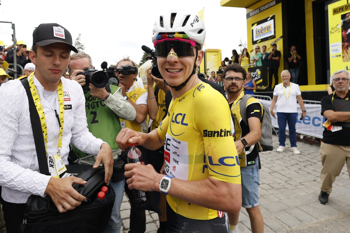 epa13132318 Yellow Jersey overall leader Slovenian cyclist Tadej Pogacar (C) of UAE Team Emirates XRG reacts in the finish area of Stage 20 of the Tour de France, a 170.9 km route from Le Bourg d' ...