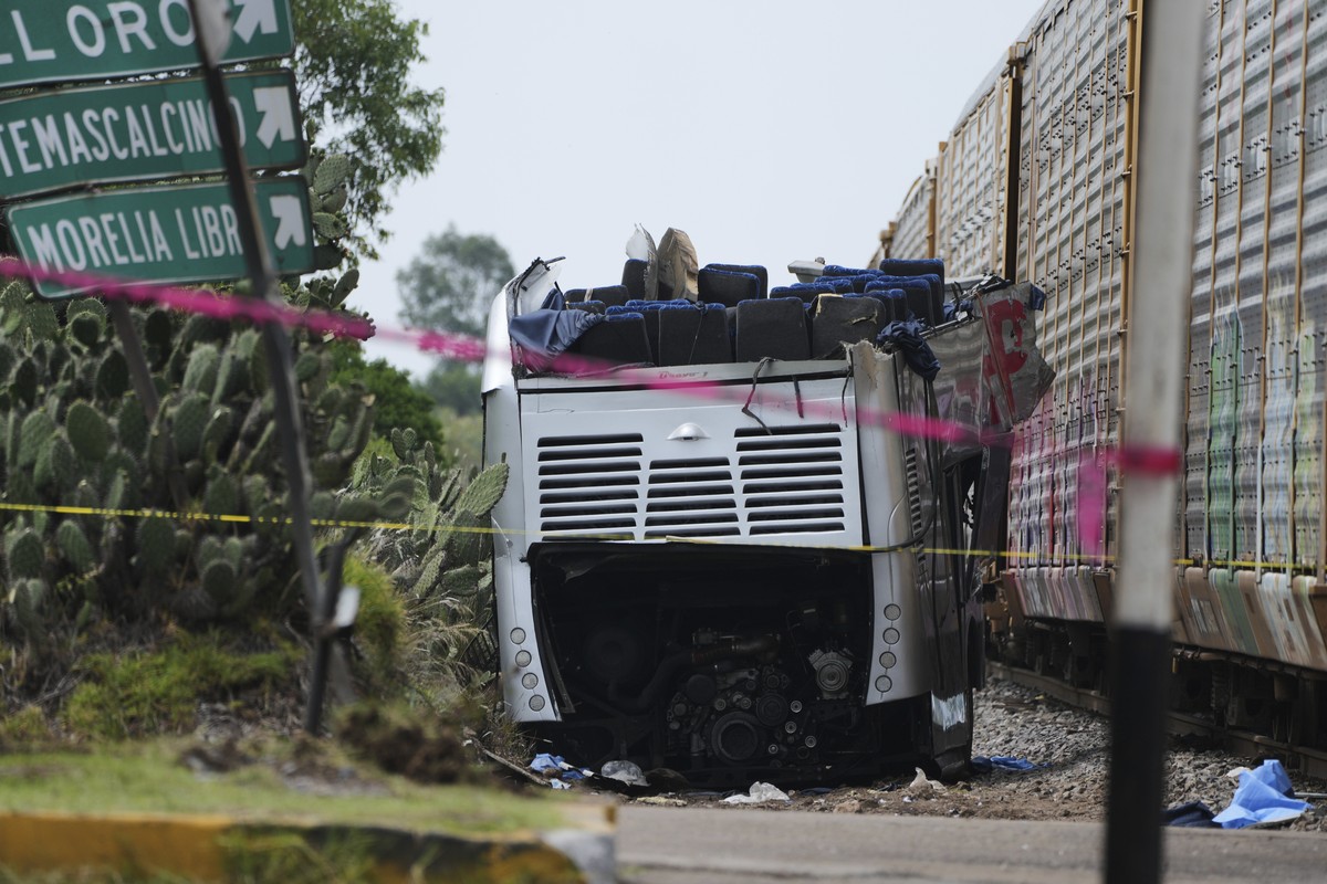 Wreckage of a double-deck bus lies next to a freight train that hit it in Atlacomulco, Mexico, Monday, Sept. 8, 2025. (AP Photo/Fernando Llano)
Mexico Train Crash