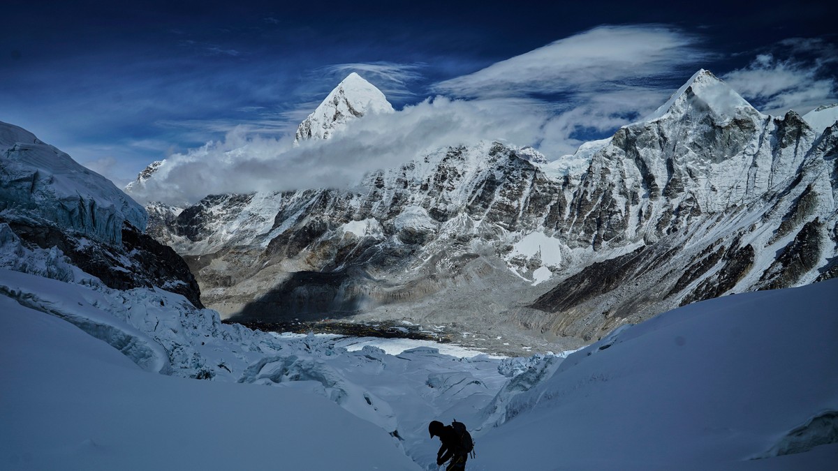 Aufstiegsroute am Mount Everest blockiert – Staus befürchtet