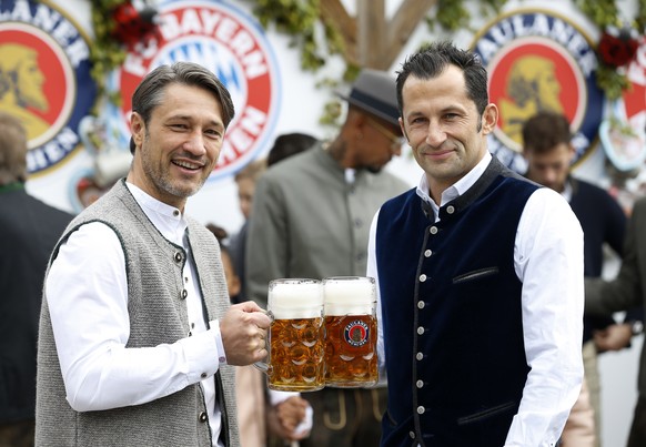 epa07900761 Bayern Munich&#039;s coach Nico Kovac (L) and sport director Hasan Salihamidzic arrive at the Oktoberfest beer festival in Munich, Germany, 06 October 2019. EPA/MICHAELA REHLE