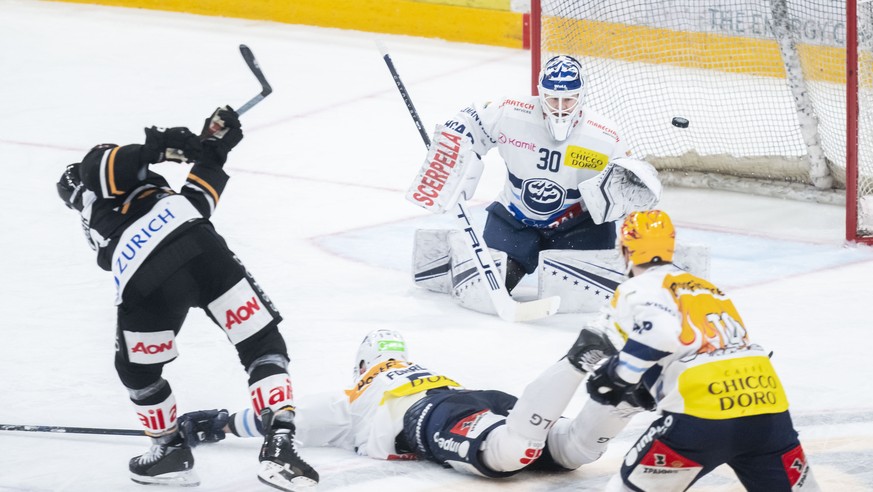 From left, Lugano&#039;s player Daniel Carr and Lugano&#039;s goalkeeper Janne Juvonen, celebrate 2-0 gool, during the Play-in game of National League A (NLA) Swiss Championship 2023/24 between, HC Lu ...