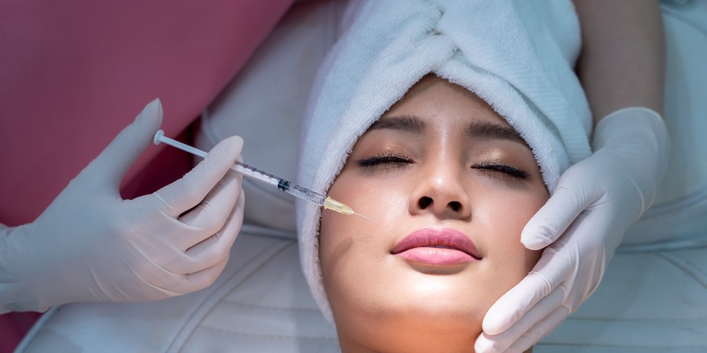 Schönheitsoperationen sind beliebter denn je in der Schweiz.