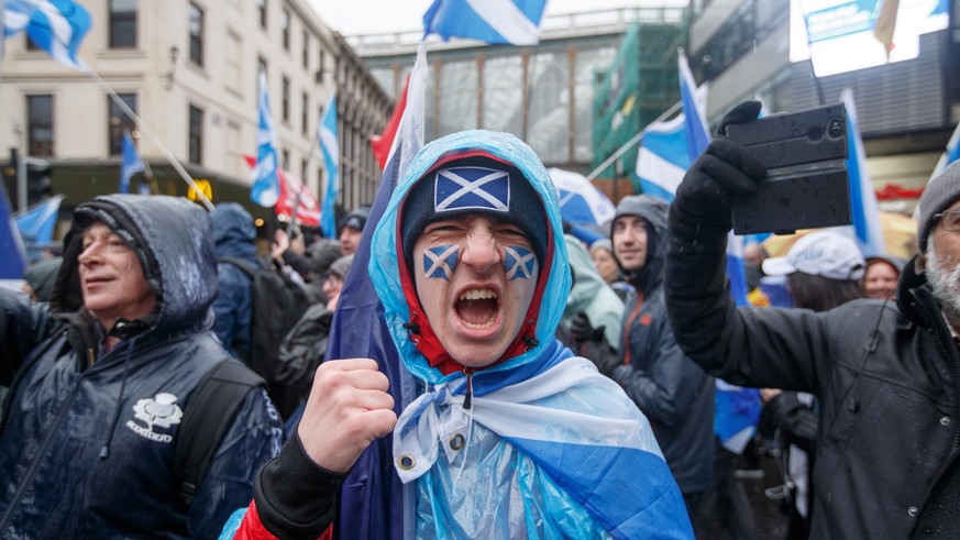 Schottland: Tausende demonstrieren in Glasgow für die ...