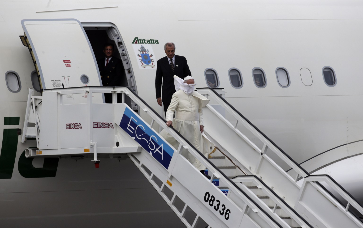 Papst Franziskus wird in Havanna von einem Windstoss begrüsst.<br data-editable="remove">