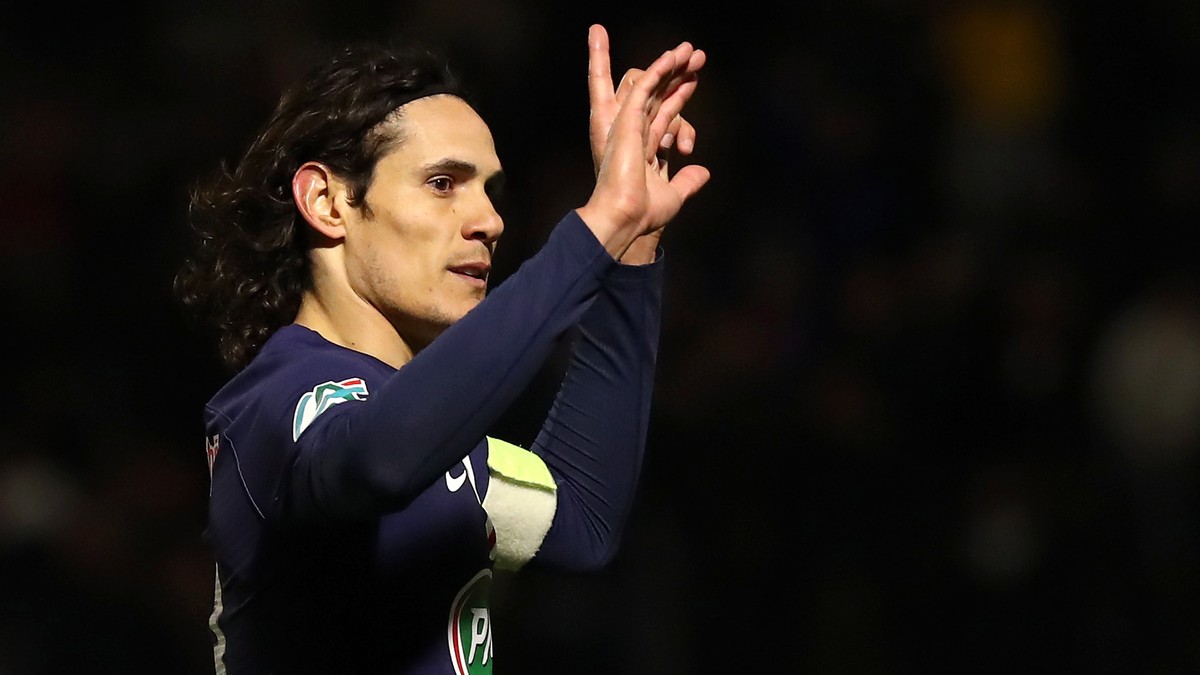 epa08105330 Paris Saint Germain's Edinson Cavani reacts after scoring during the French Cup round of 32 soccer match between Linas-Montlhery and Paris Saint-Germain, in Bondoufle, near Paris, Fra ...