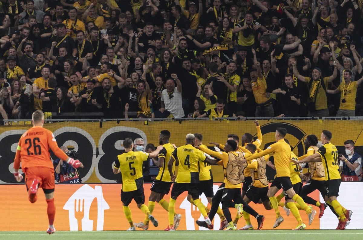 YBs players celebrate after their side's winning goal to 2:1 in overtime of the UEFA Champions League group F soccer match between BSC Young Boys and Manchester United, on Tuesday, September 14,  ...