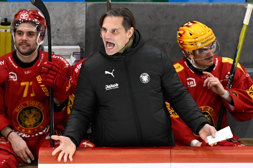 Tigers Head Coach Thierry Paterlini, beim Eishockey-Qualifikationsspiel der National League, zwischen den SCL Tigers und dem HC Genf-Servette, am Freitag, 16. Januar 2026, in der Emmental Versicherung ...
