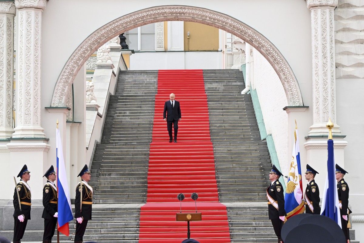 Poutine s'apprête à s'adresser aux forces armées russes.