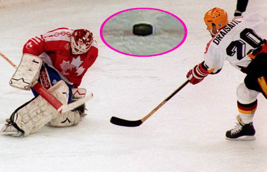 Deutschland verpasst die grosse Sensation, weil der Puck auf der Linie kleben bleibt