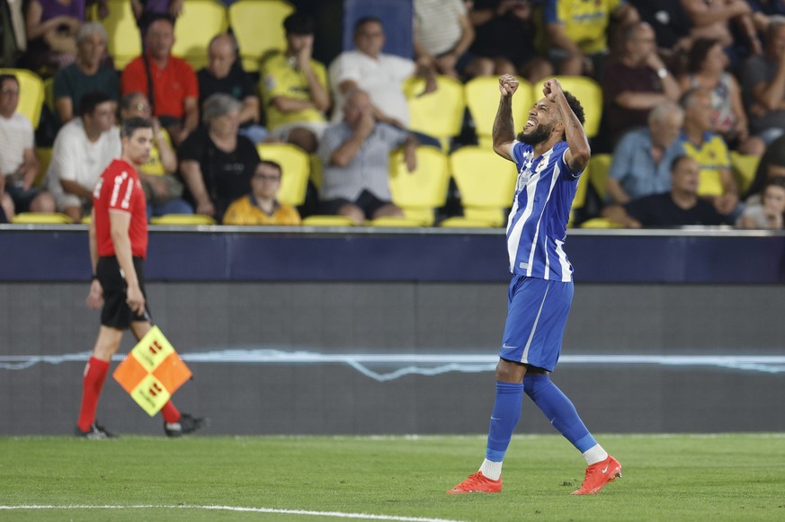 epa13216025 Deportivo's Pierre-Emerick Aubameyang celebrates after scoring the 2-3 goal during the Spanish LaLiga soccer match between Villarreal CF and Deportivo A Coruna, in Villarreal, Castell ...