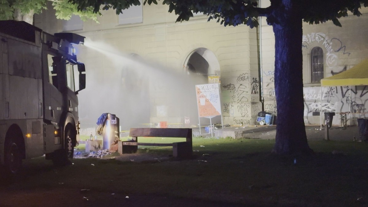 Die Feuerwehr musste mehrere Brände löschen.