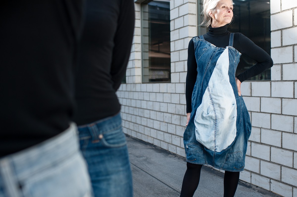 Kollektion „prêt-à-reporter“ von Eva Waldmann am Samstag (07.10.17) in Zürich. Style: Jeanskleid. Modell: Marlyse. Fotografie: Christine Bärlocher