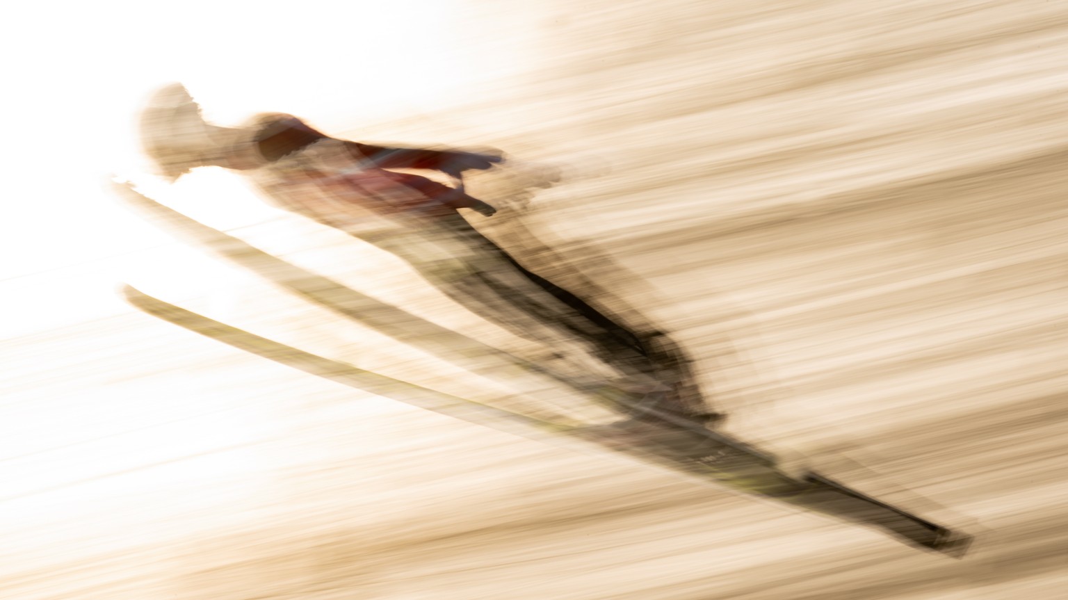 epa07339119 An athlete in action during the second round of the Flying Hill Individual competition of the FIS Ski Jumping World Cup in Oberstdorf, Germany, 02 Feburary 2019. EPA/DANIEL KOPATSCH