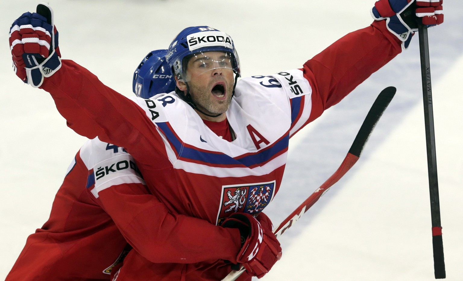 Jaromir Jagr zeigt den Titanic-Jubel, nach dem er Tschechien ins Halbfinale geschossen hat.