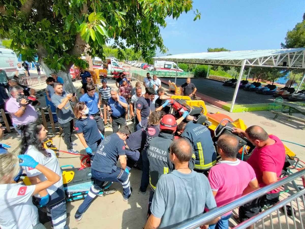 Les pompiers en plein sauvetage.