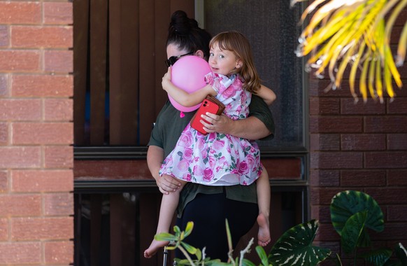 epa09562549 Four-year-old Cloe Smith (R) and her mum Ellie Smith (L) are seen leaving a house where she spent her first night after being rescued; in Carnarvon, Australia, 04 November 2021. Four-year- ...