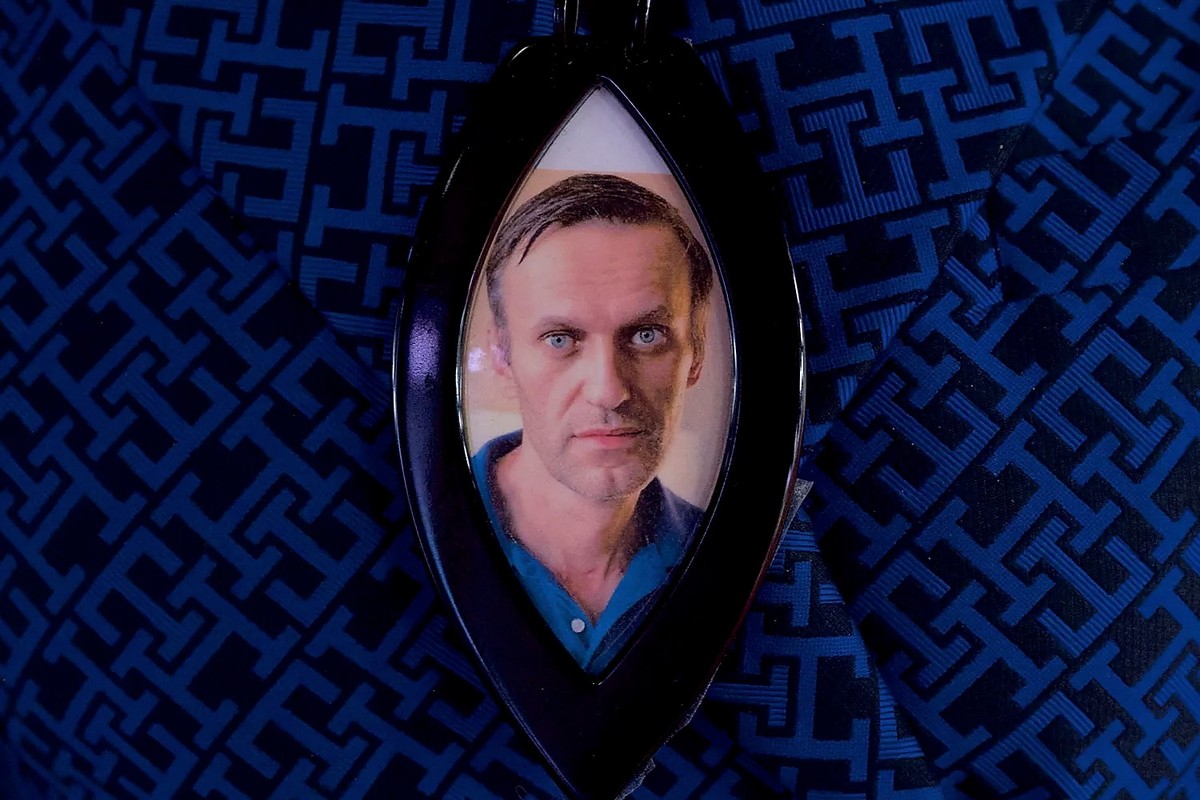 epa11289161 A handout photo made available by the Weimer Media Group shows a guest wearing a necklace with a portrait of late Russian opposition leader Alexei Navalny during the 'Media Freedom Pr ...